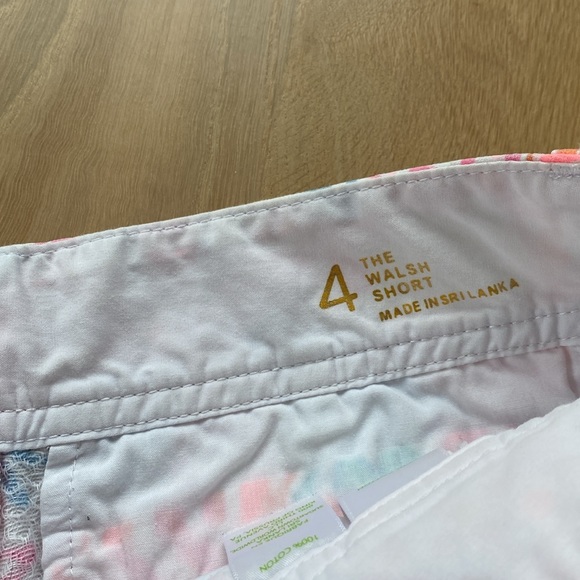 Lilly Pulitzer Walsh Crab Shorts. 4 - Picture 6 of 6